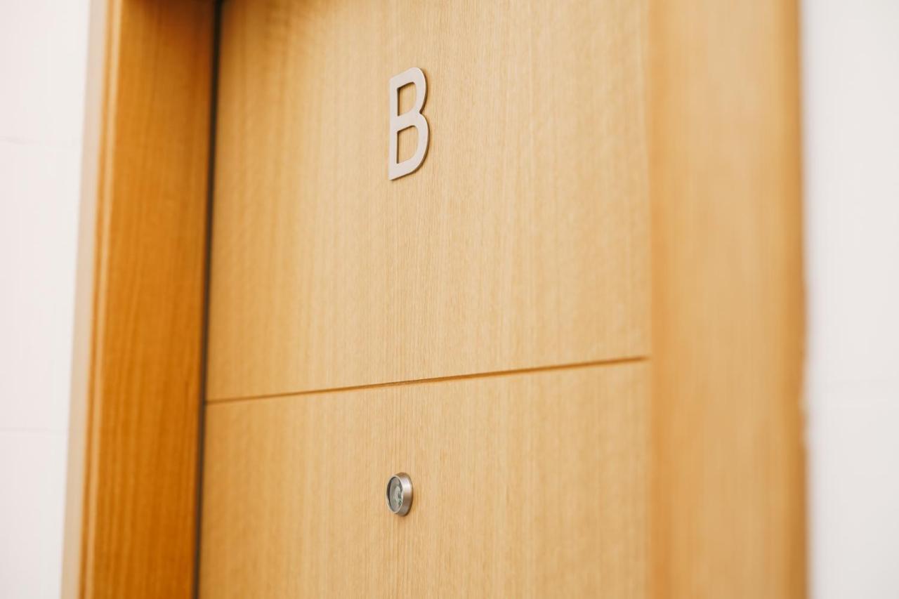 Debambu Atarazanas Aparthotel Малага Екстериор снимка
